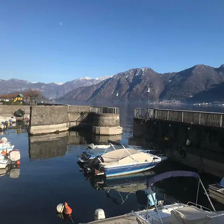 Casa Con Splendida Vista Sul Lago Di Como, Con Patio E Balconi Сала-Комачина