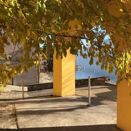 Casa Con Splendida Vista Sul Lago Di Como, Con Patio E Balconi Апартаменты *