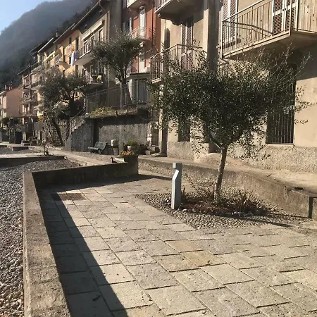 Casa Con Splendida Vista Sul Lago Di Como, Con Patio E Balconi דירה