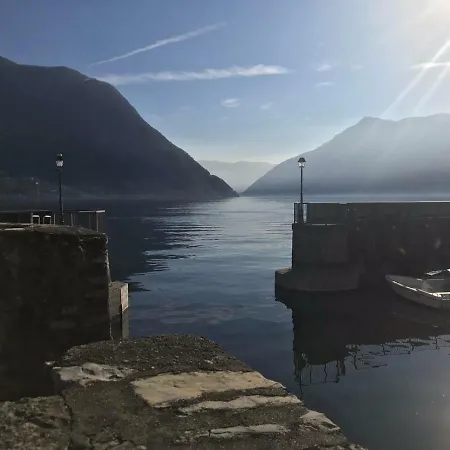 Casa Con Splendida Vista Sul Lago Di Como, Con Patio E Balconi * סלה קומצ'ינה